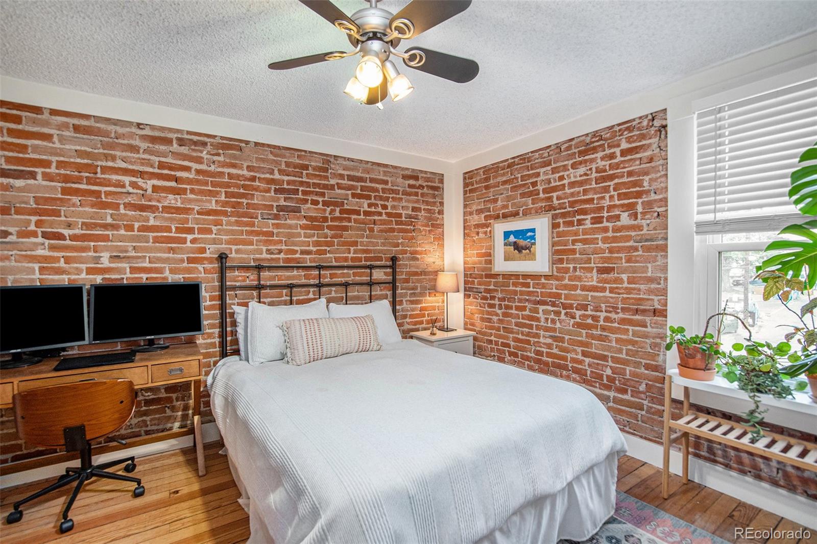 121 E 8th Avenue