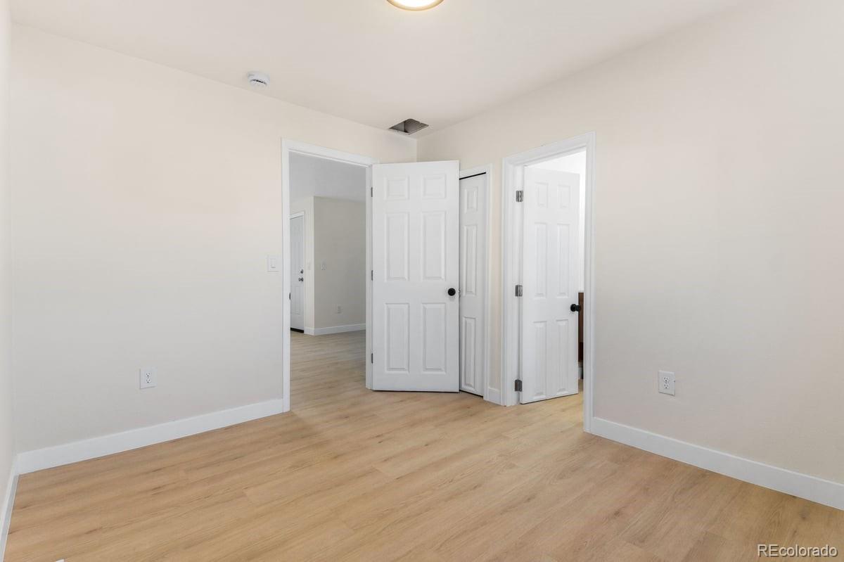 2843 W Archer Place