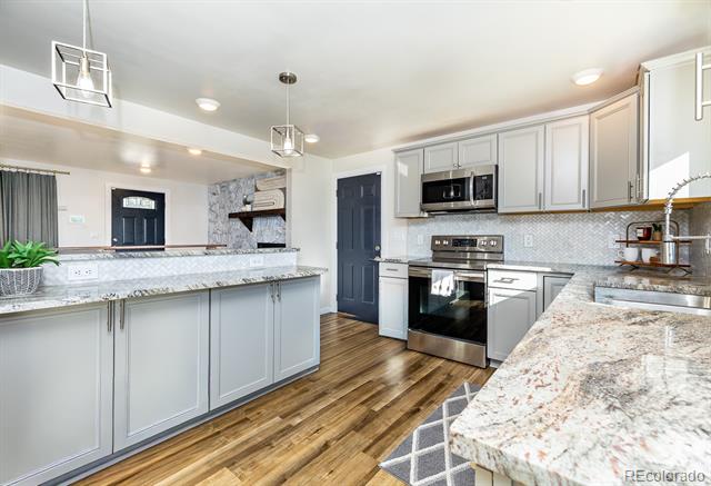 7482 Beach Court