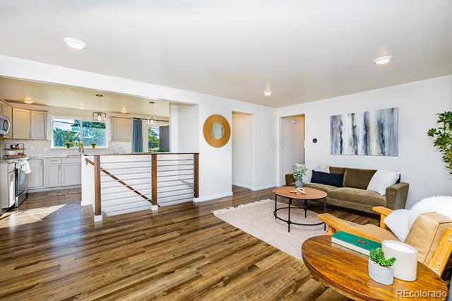 7482 Beach Court