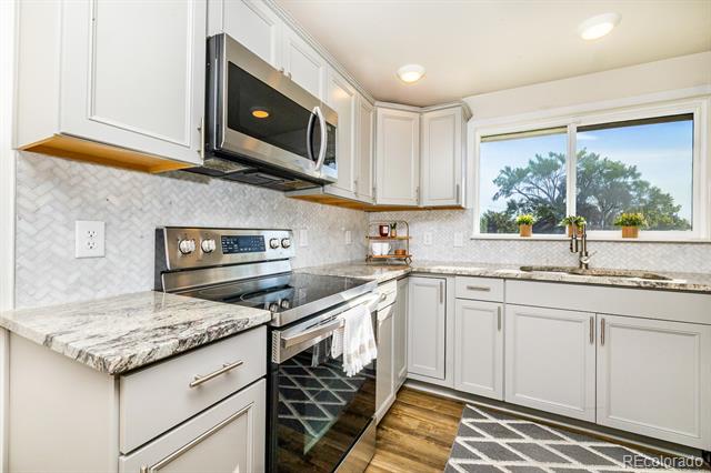 7482 Beach Court