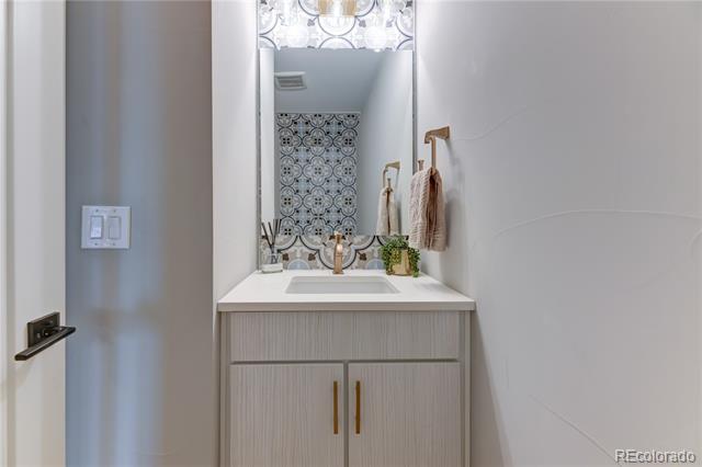 4615 W 50th Place
