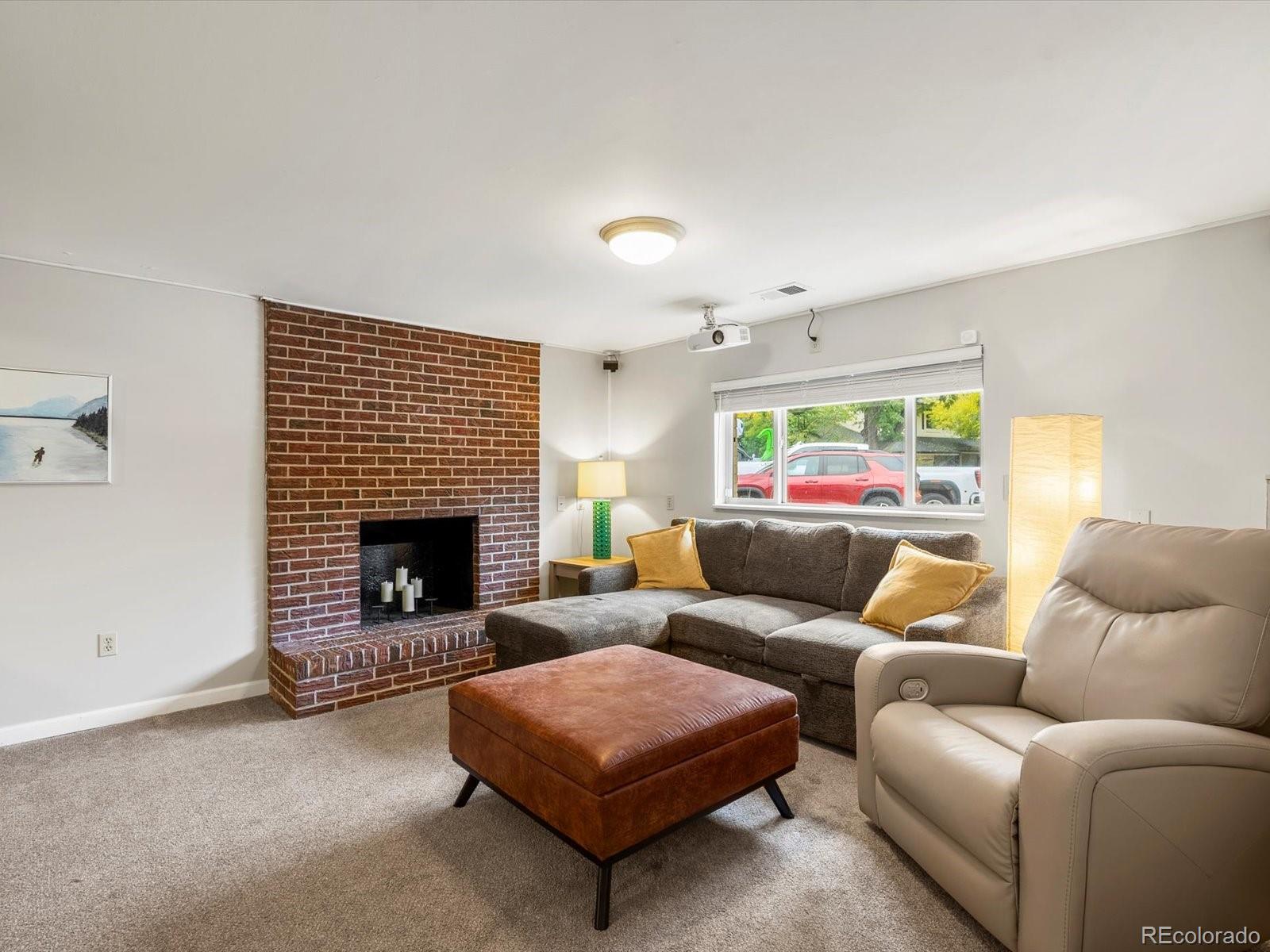 8324 Everett Way