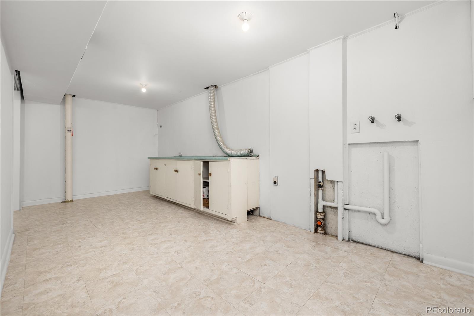 1742 Countess Court