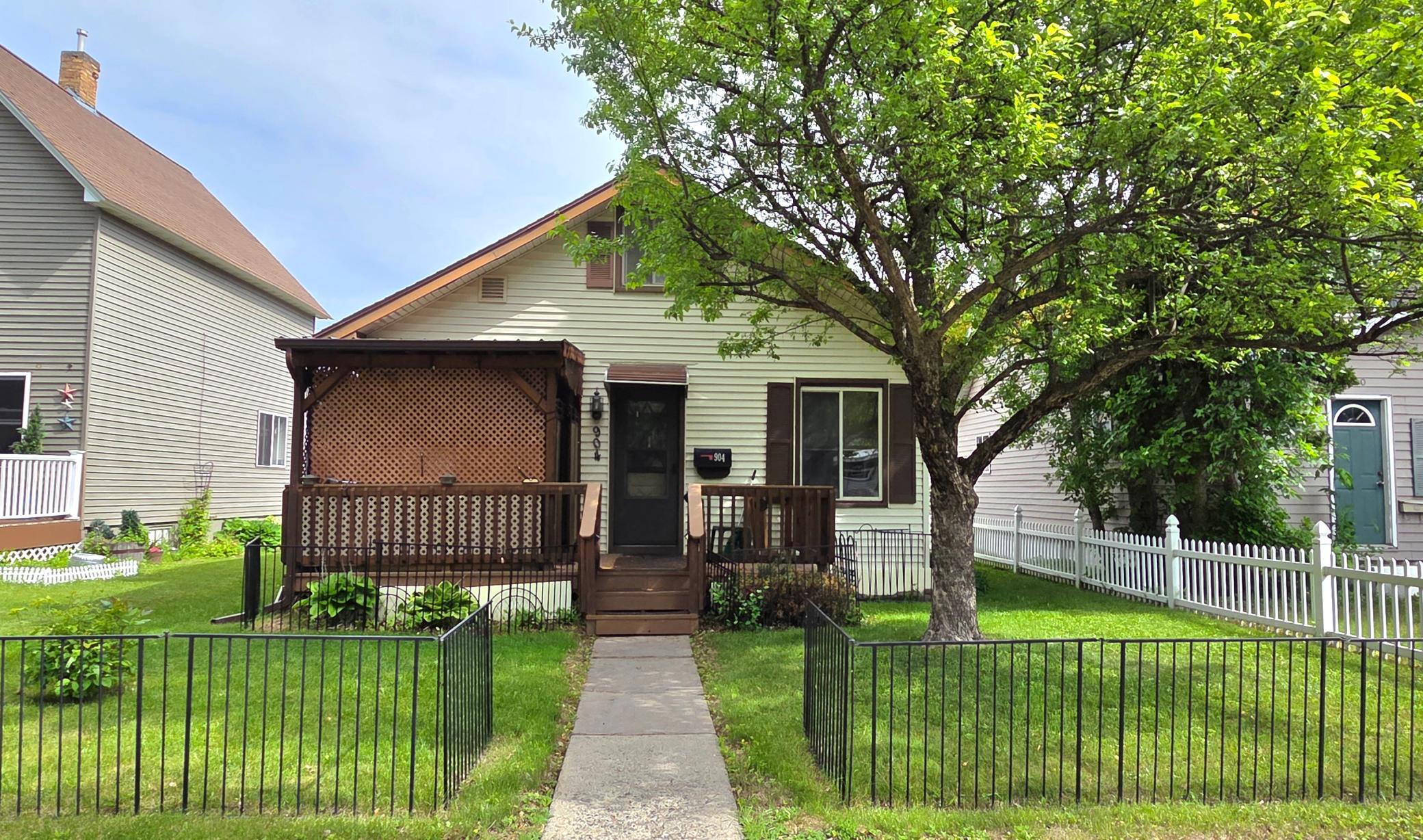904 6th Street