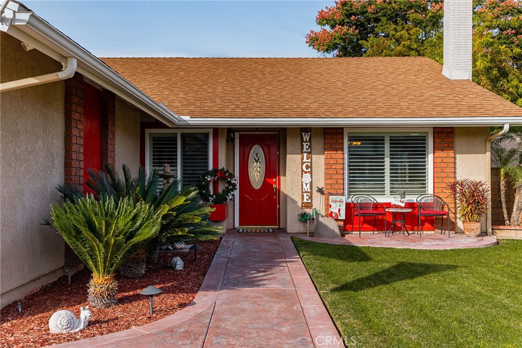 1231 E Deerfield Court