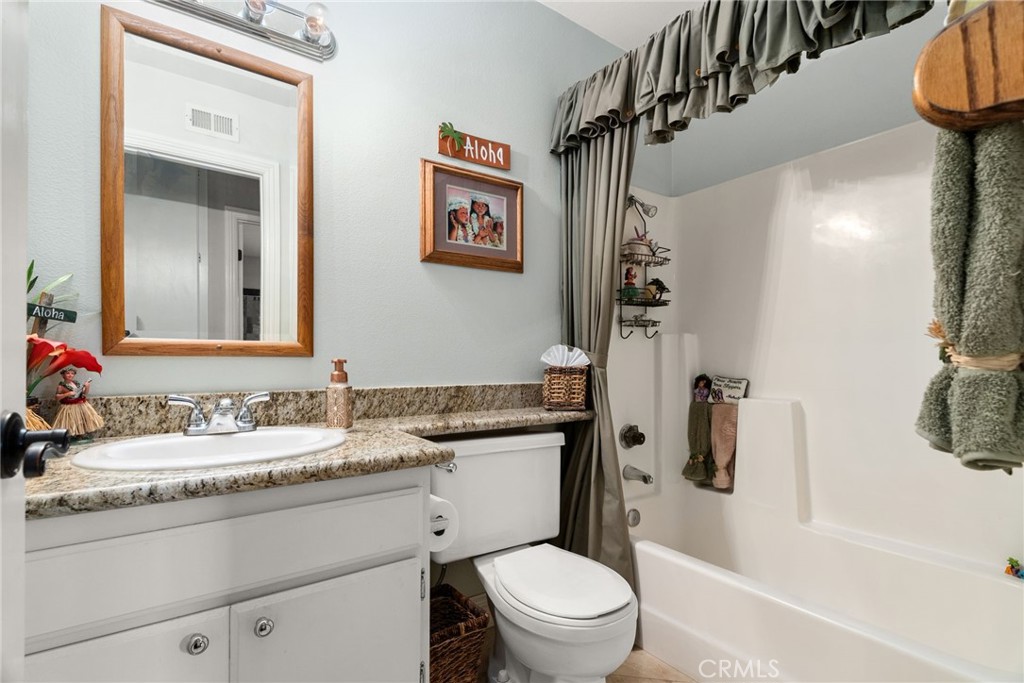 1231 E Deerfield Court