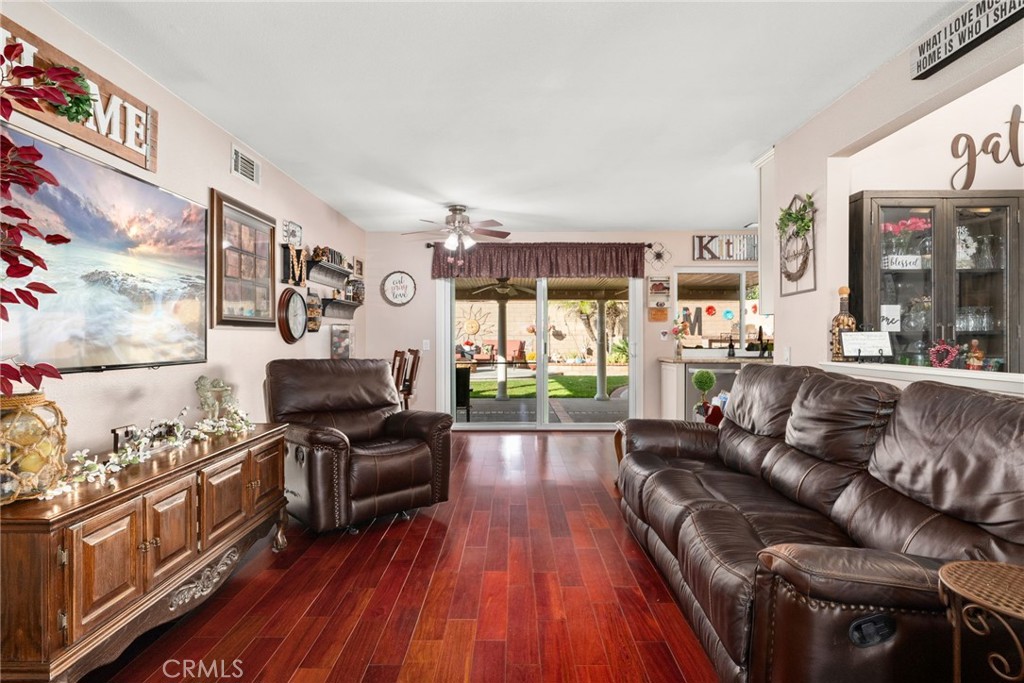 1231 E Deerfield Court