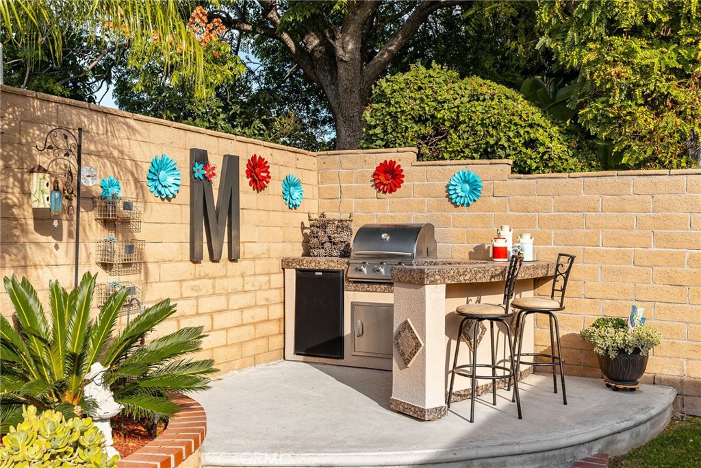 1231 E Deerfield Court