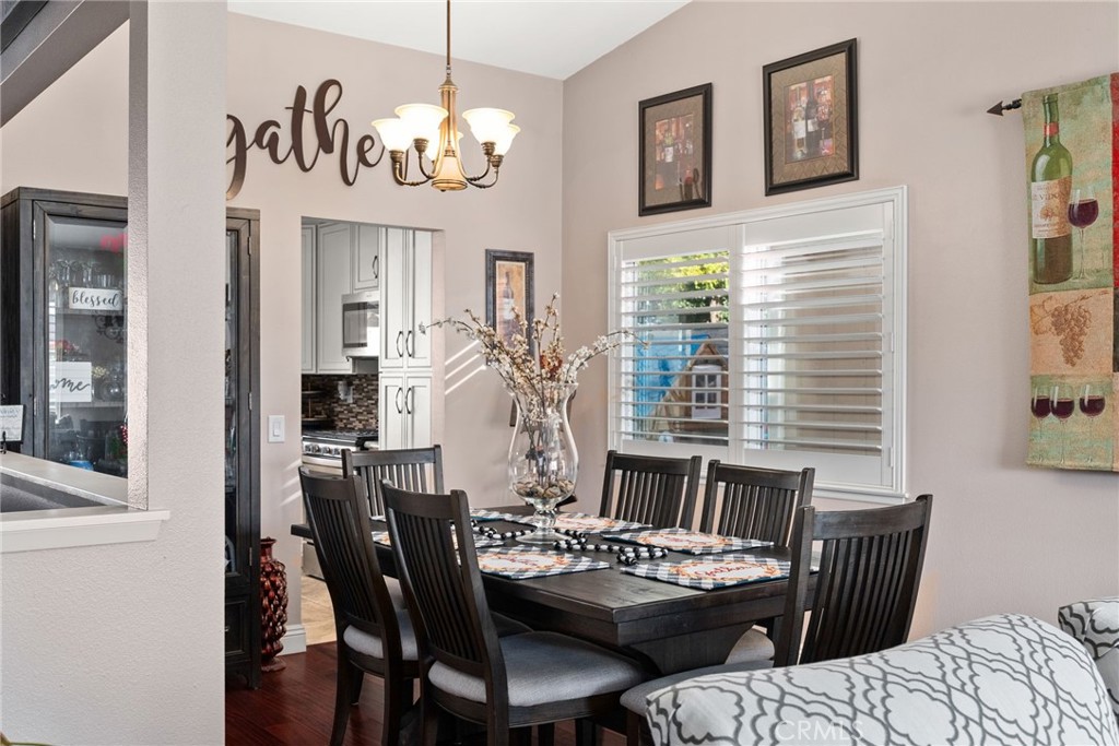 1231 E Deerfield Court