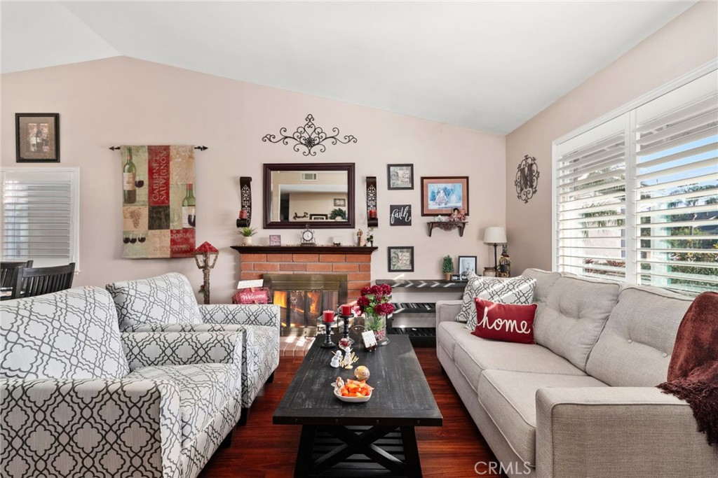 1231 E Deerfield Court