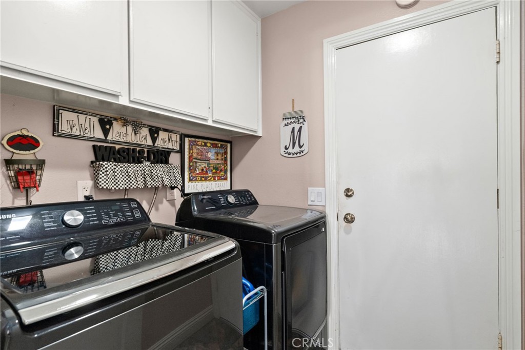 1231 E Deerfield Court