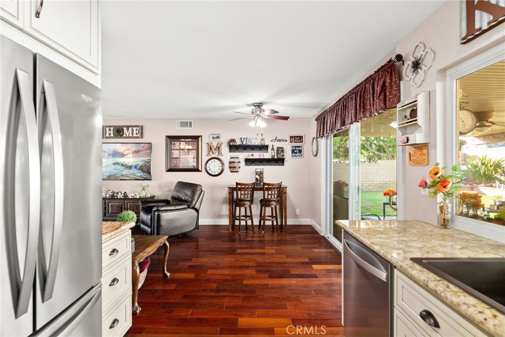 1231 E Deerfield Court