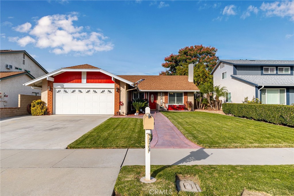 1231 E Deerfield Court