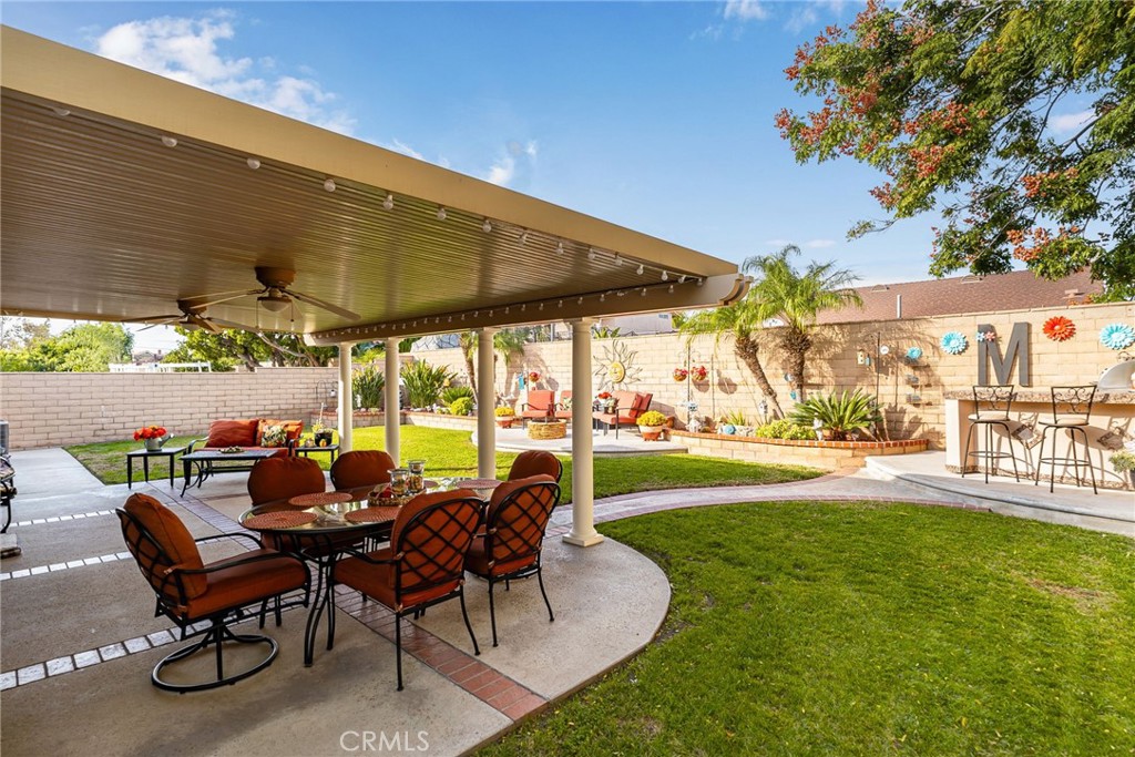 1231 E Deerfield Court