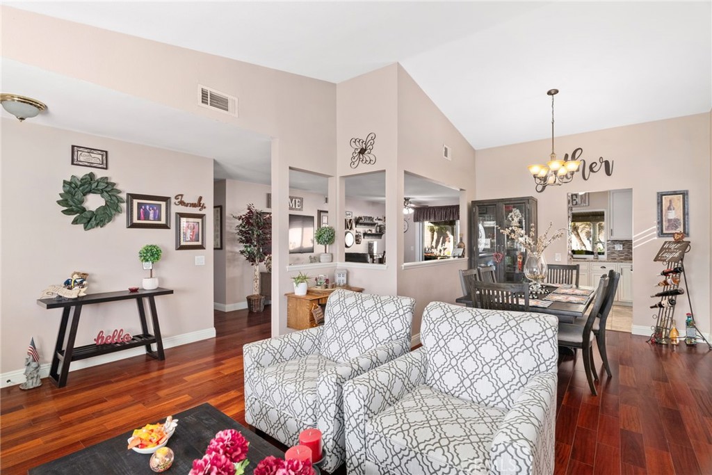 1231 E Deerfield Court