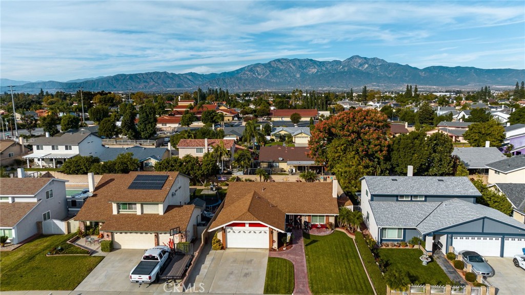 1231 E Deerfield Court