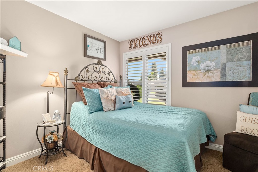 1231 E Deerfield Court