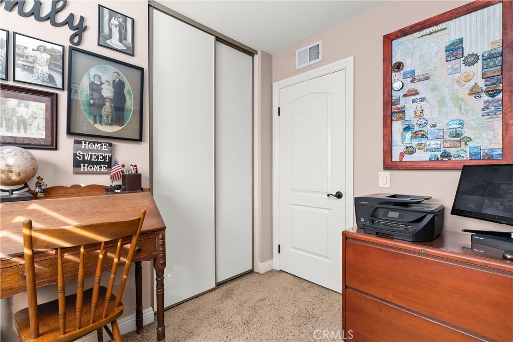 1231 E Deerfield Court