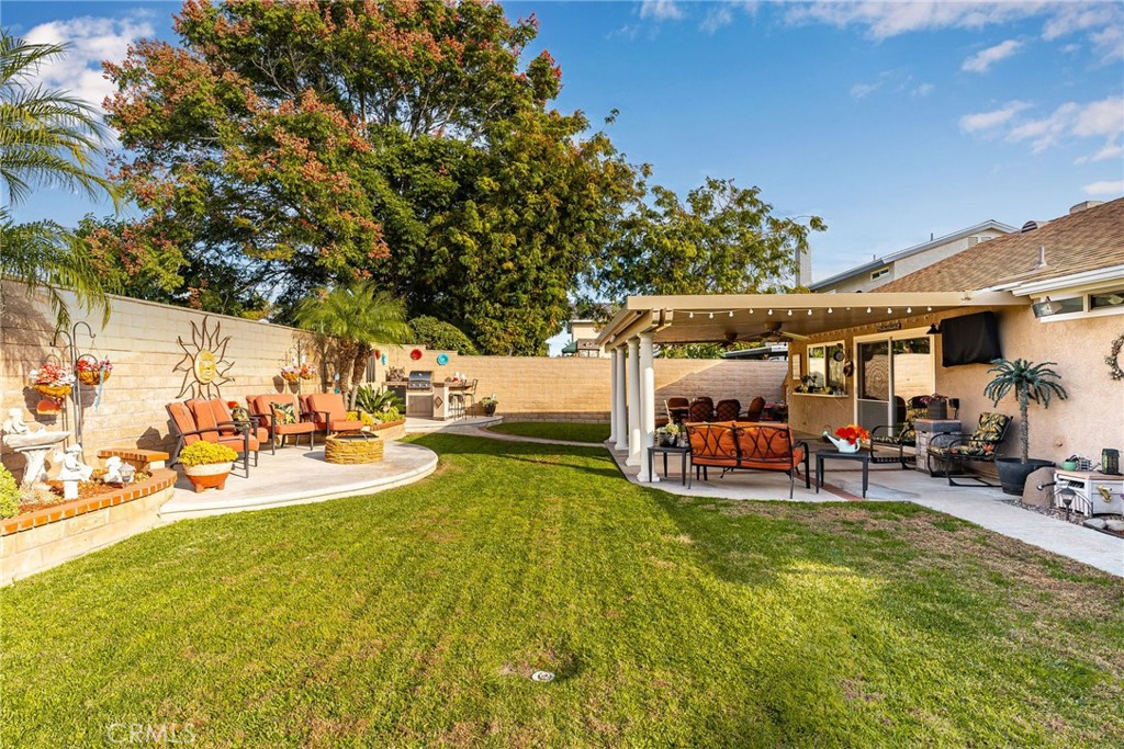 1231 E Deerfield Court