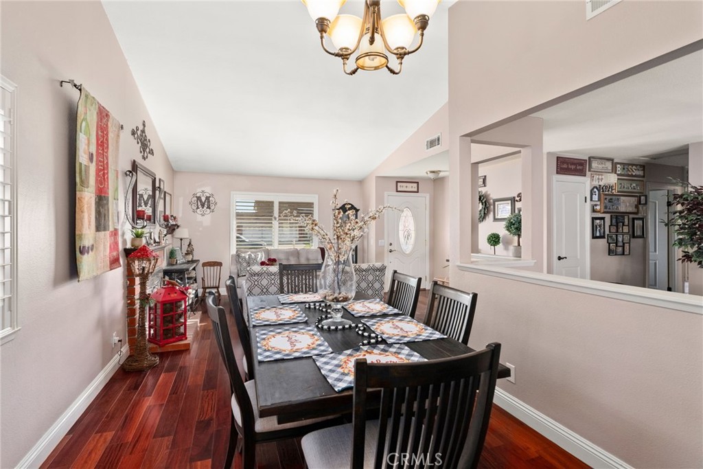 1231 E Deerfield Court