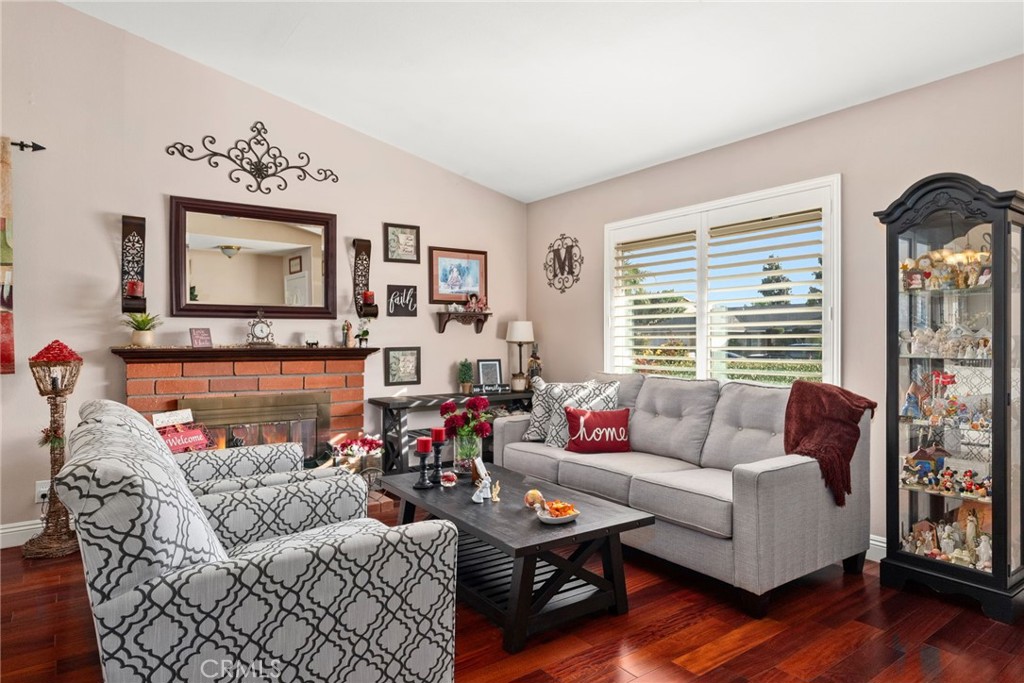 1231 E Deerfield Court