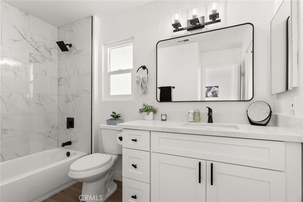 1032 W La Gloria Drive