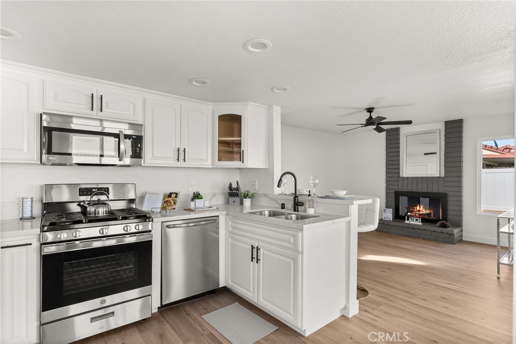 1032 W La Gloria Drive