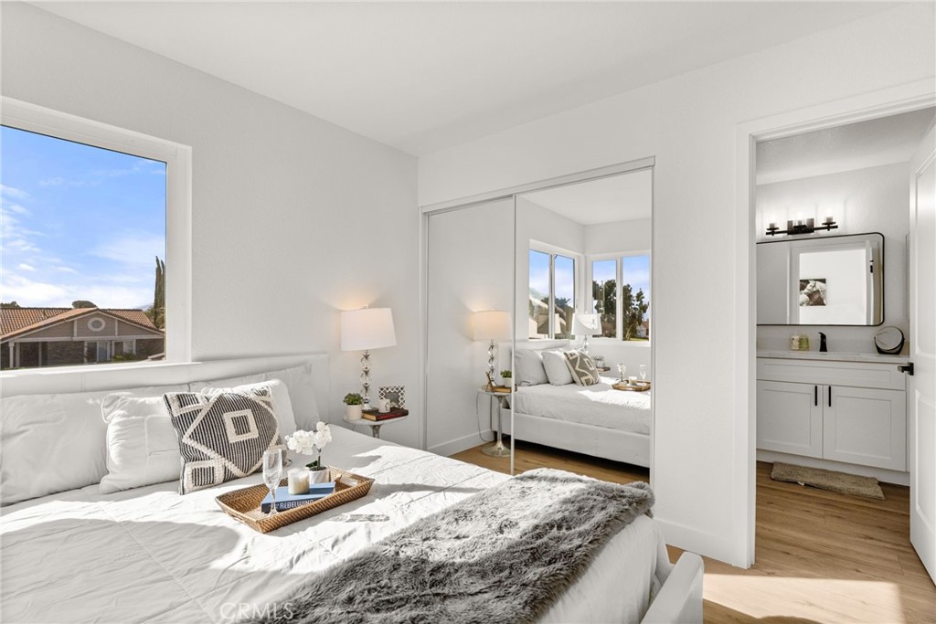 1032 W La Gloria Drive