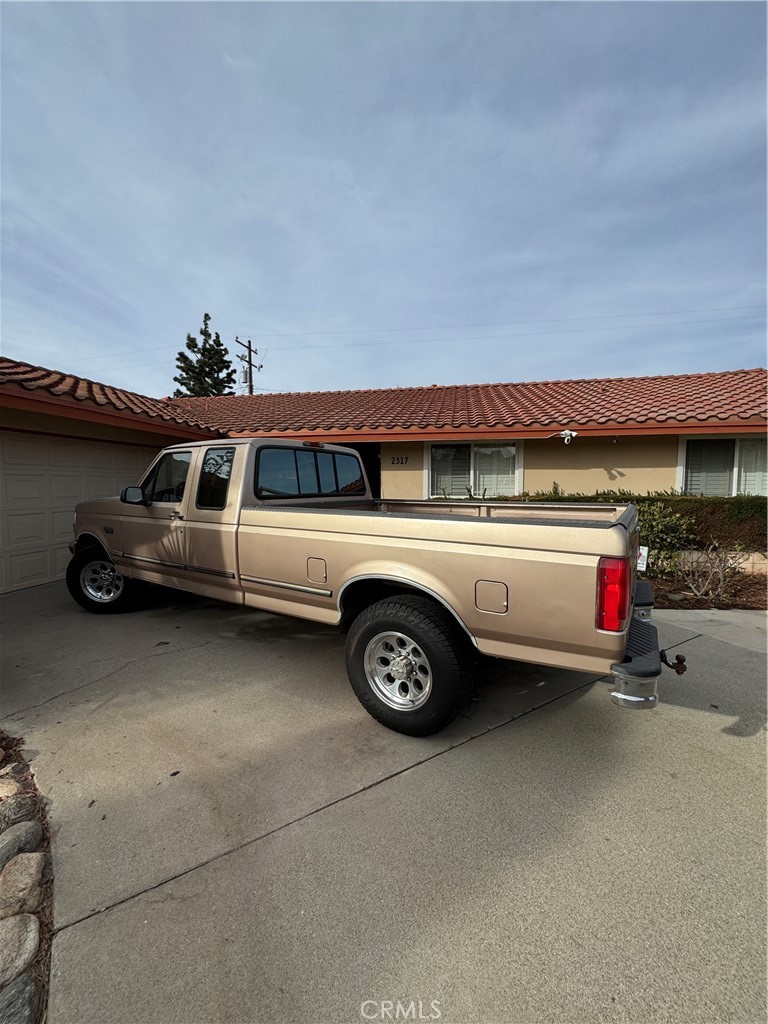 2317 W Silver Tree Road