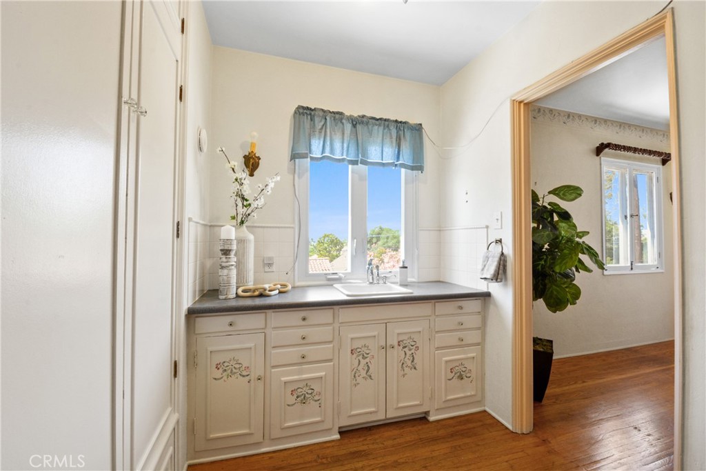 1465 N Euclid Avenue