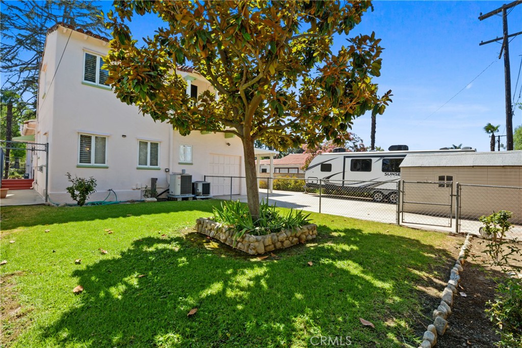 1465 N Euclid Avenue