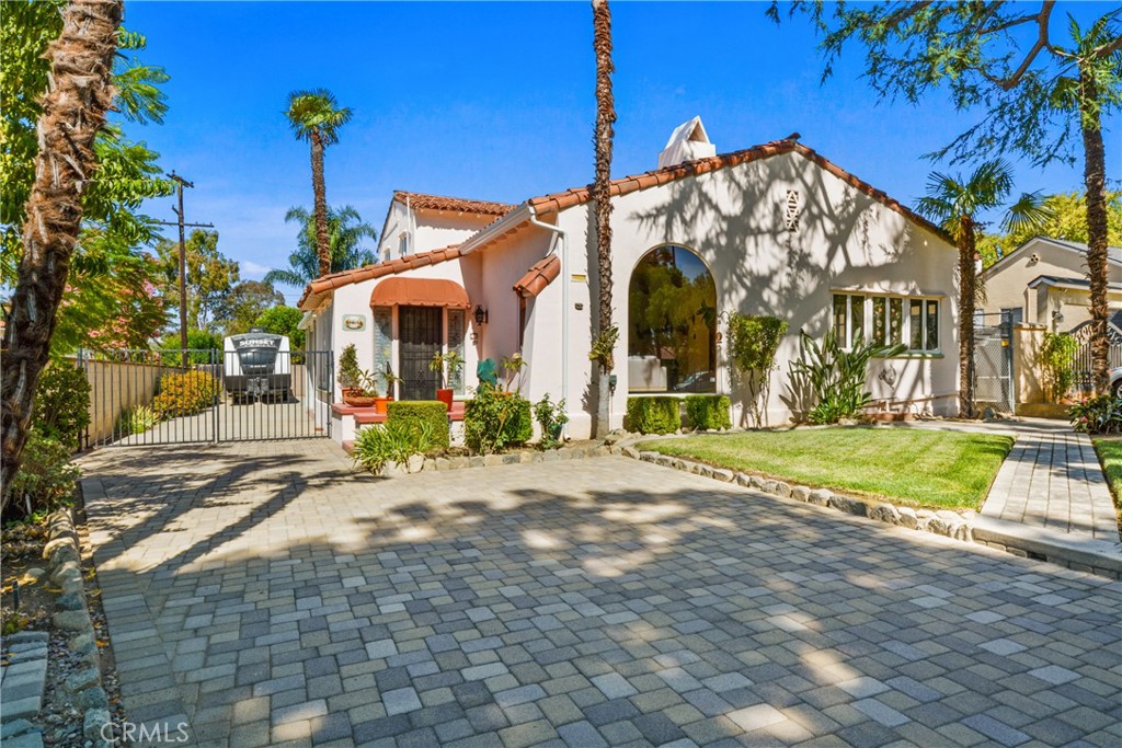 1465 N Euclid Avenue