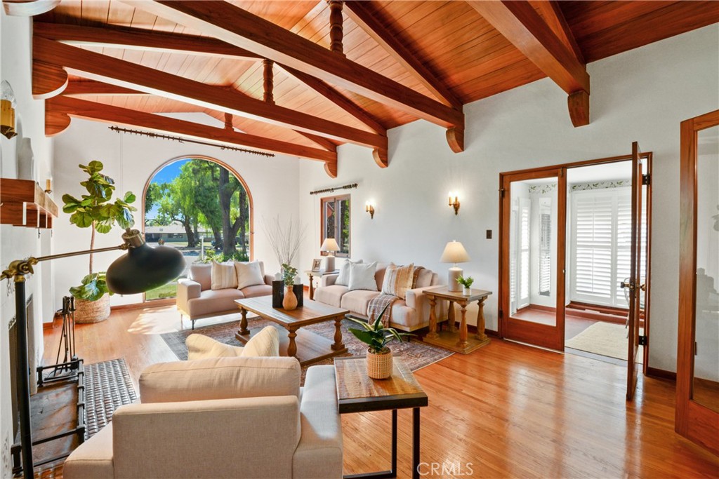 1465 N Euclid Avenue