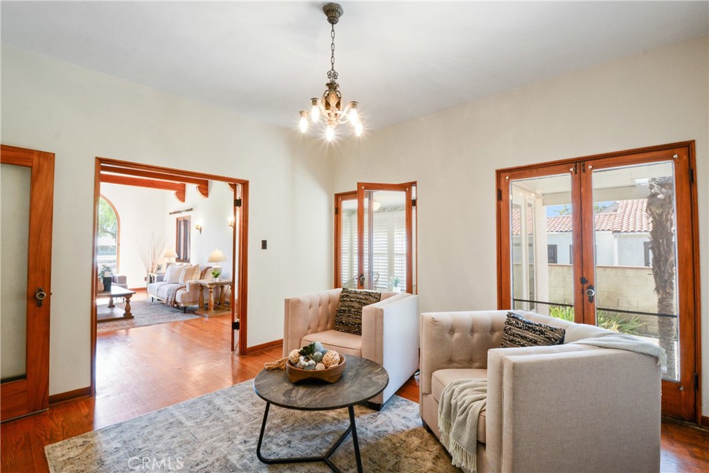 1465 N Euclid Avenue