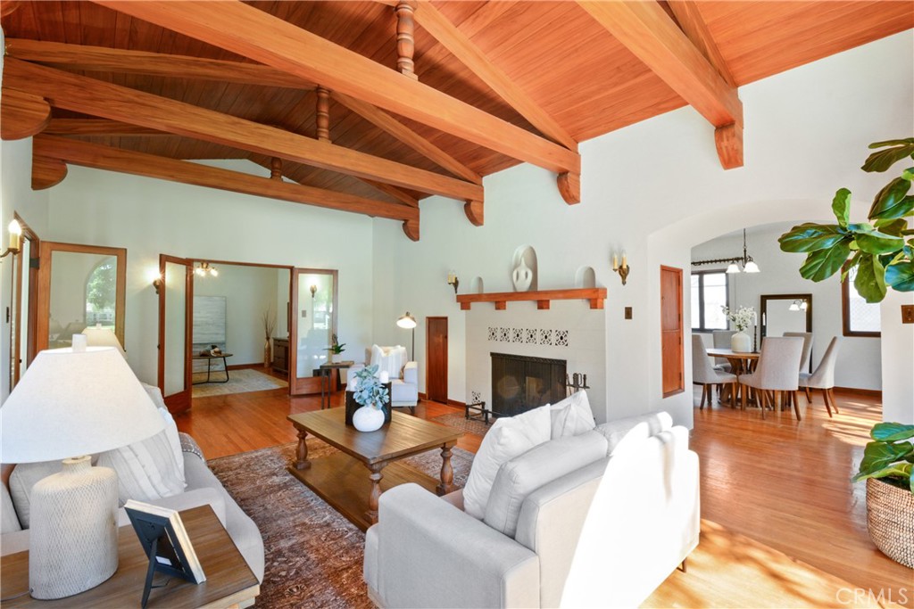 1465 N Euclid Avenue