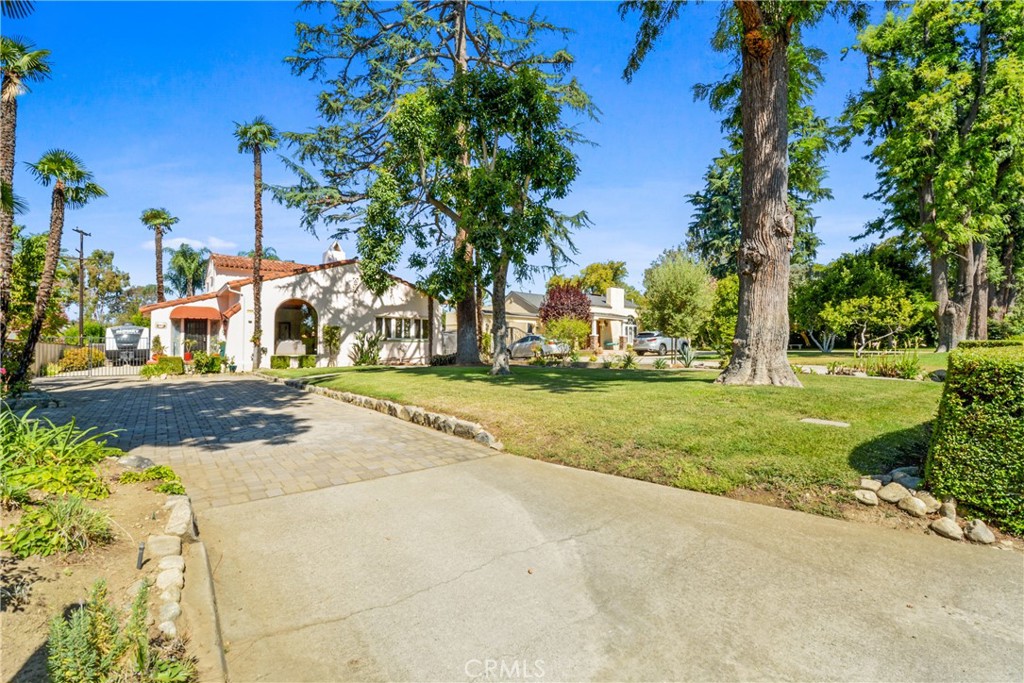 1465 N Euclid Avenue