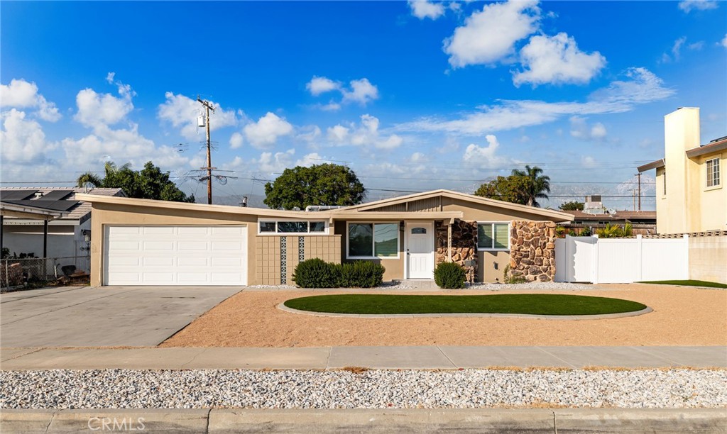 1422 Armsley Square