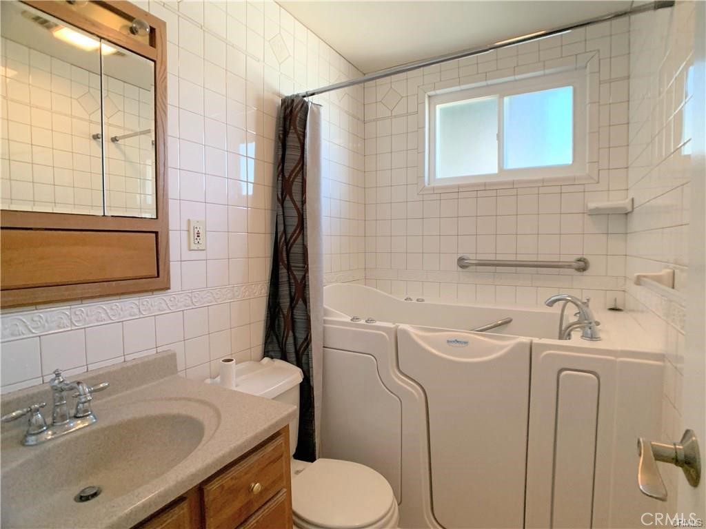 12931 Roswell Avenue