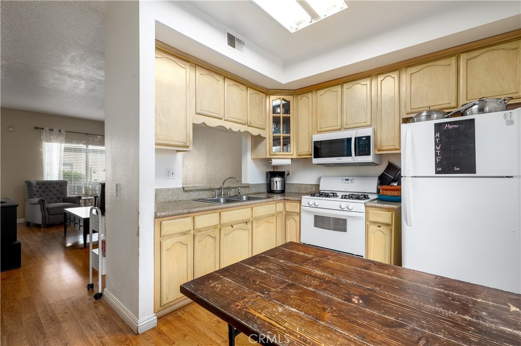 926 W Philadelphia Street R99