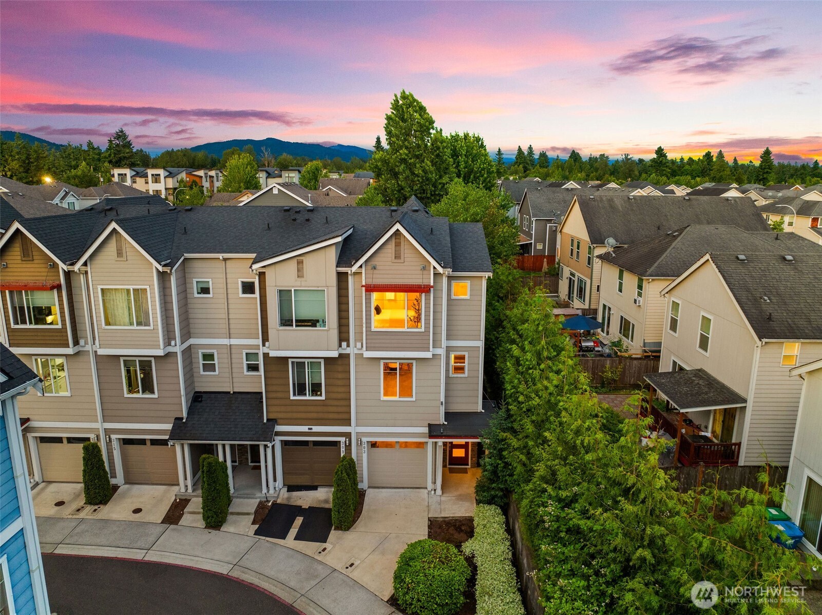 303 Anacortes Place NE