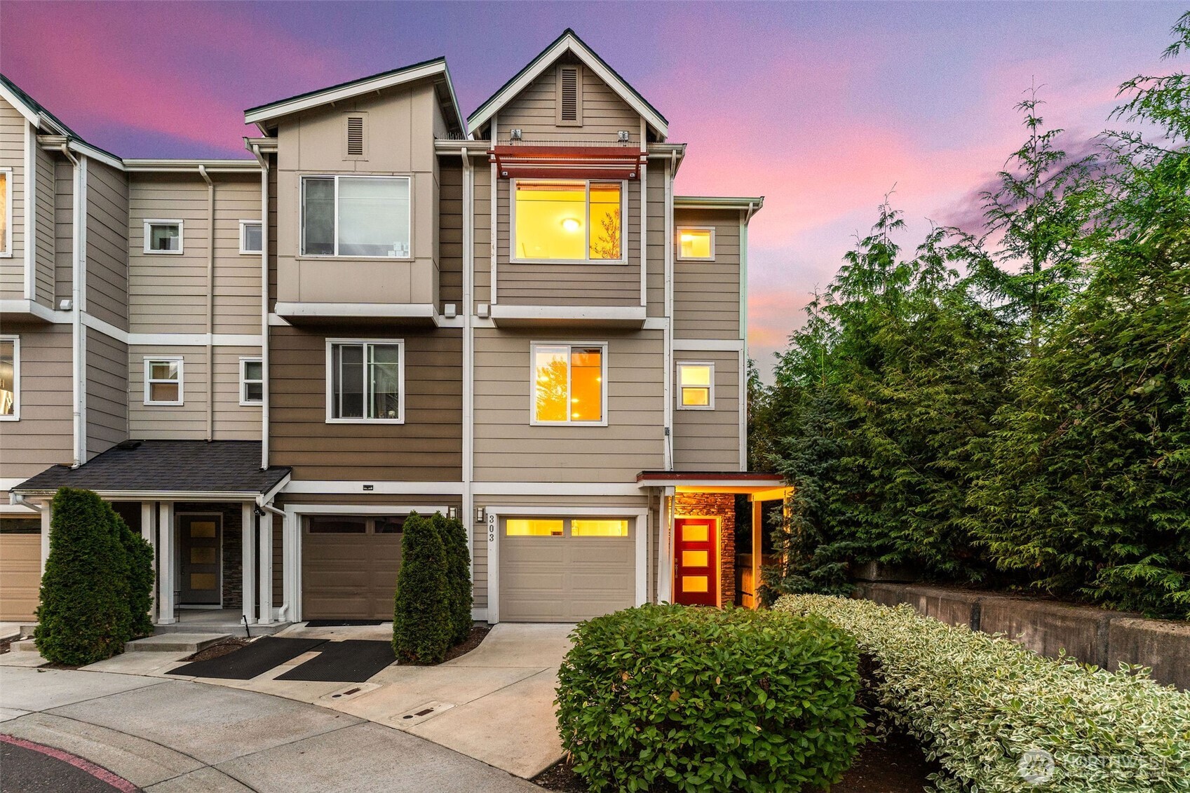 303 Anacortes Place NE