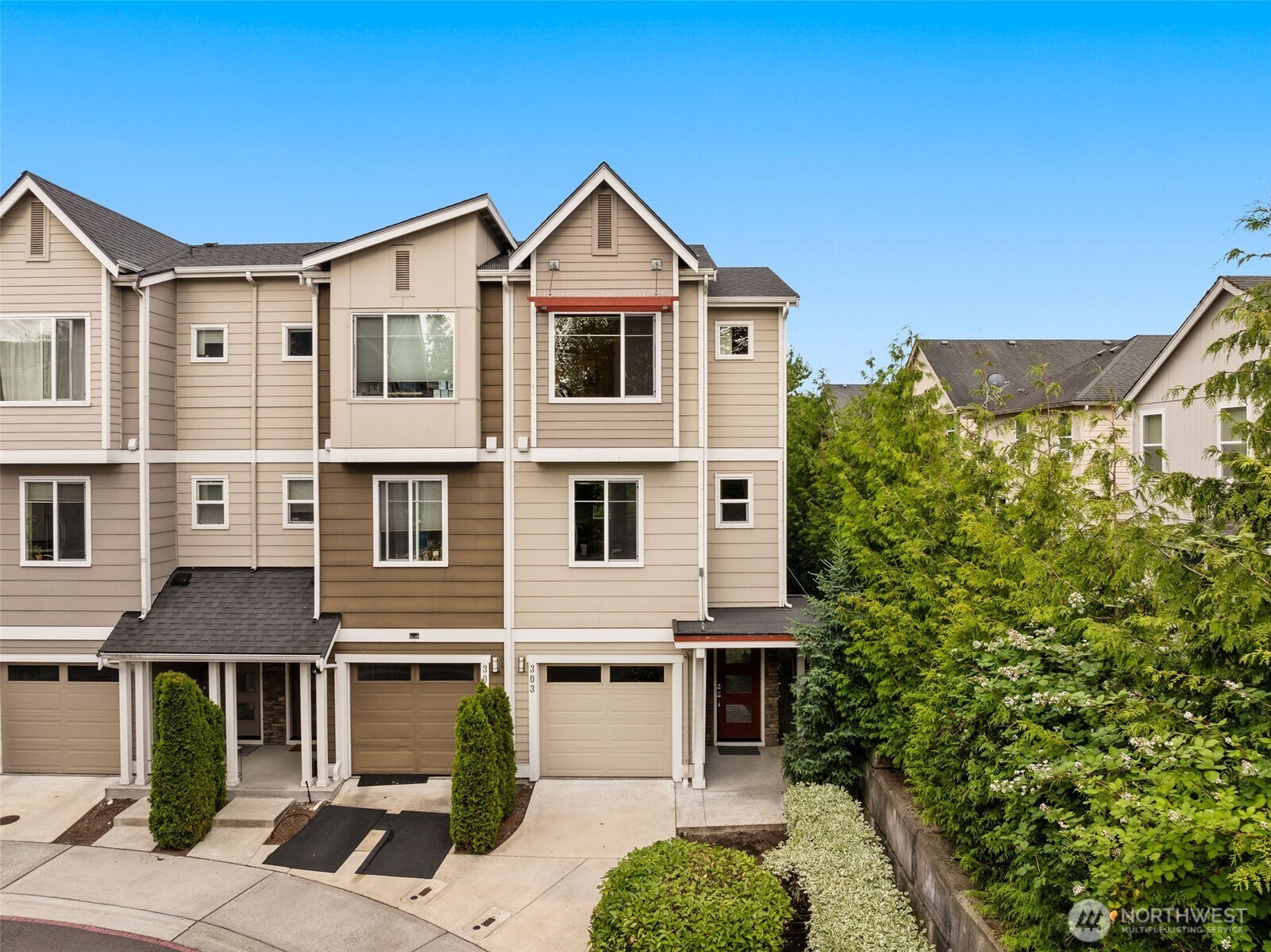 303 Anacortes Place NE