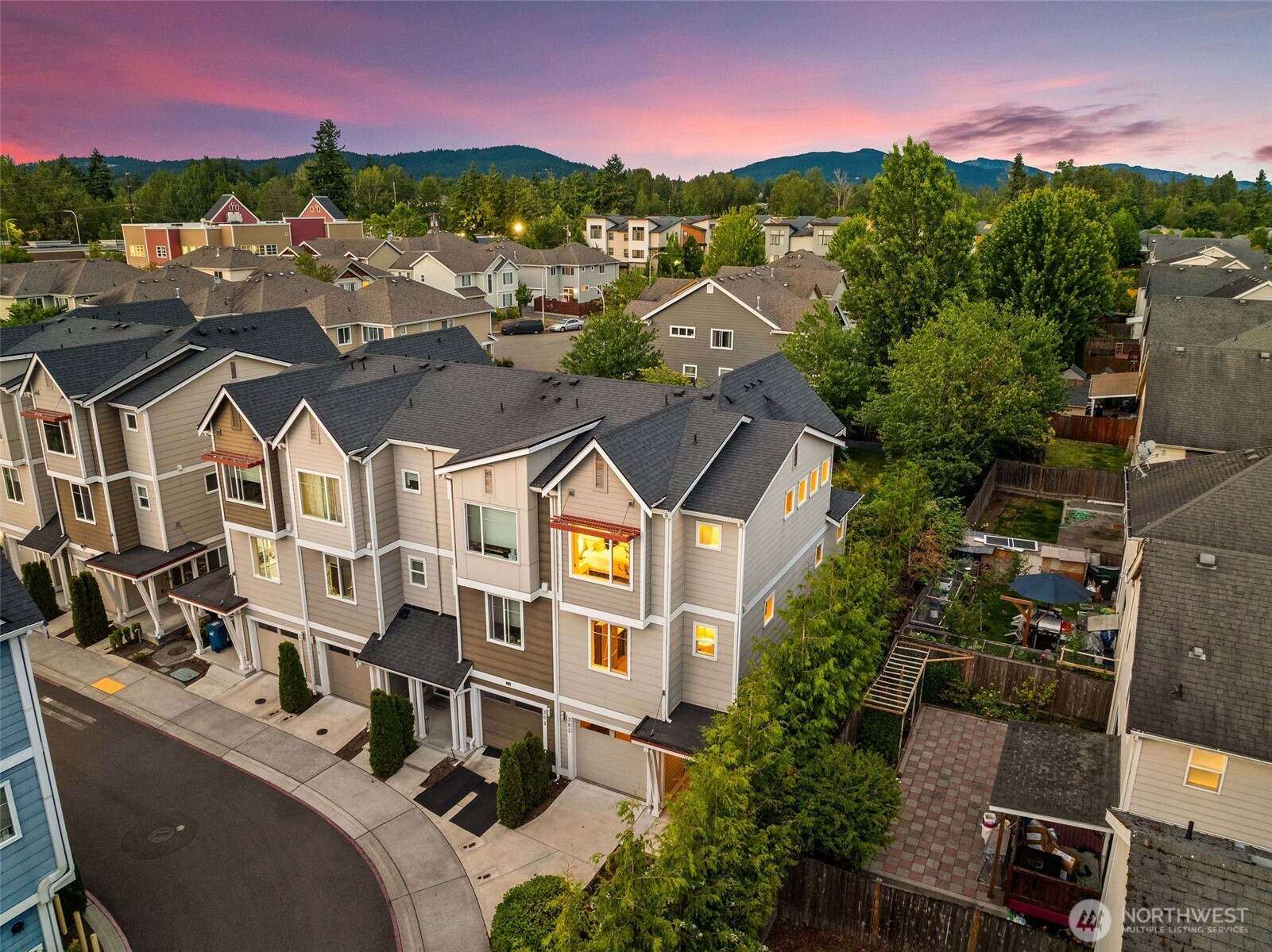 303 Anacortes Place NE