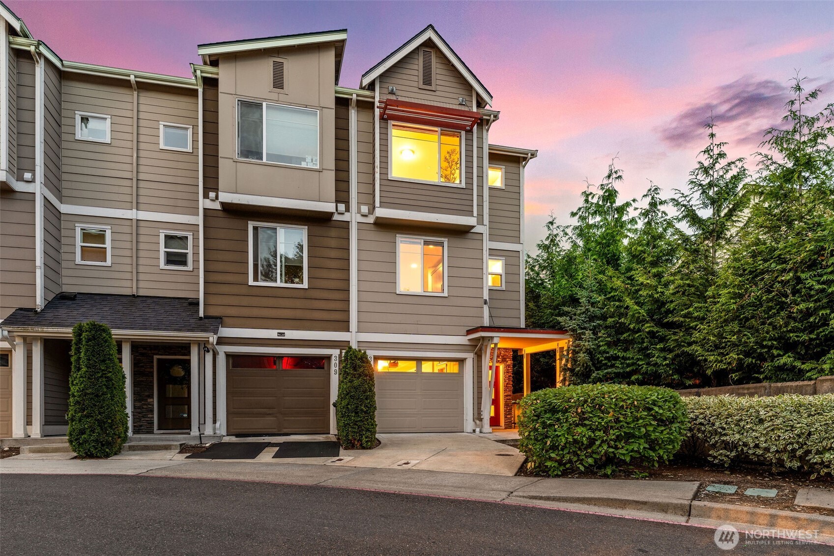 303 Anacortes Place NE