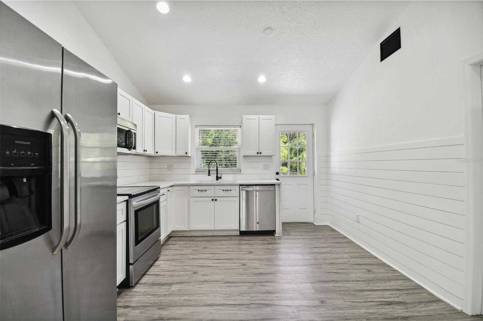 100 KILSYTHE ST