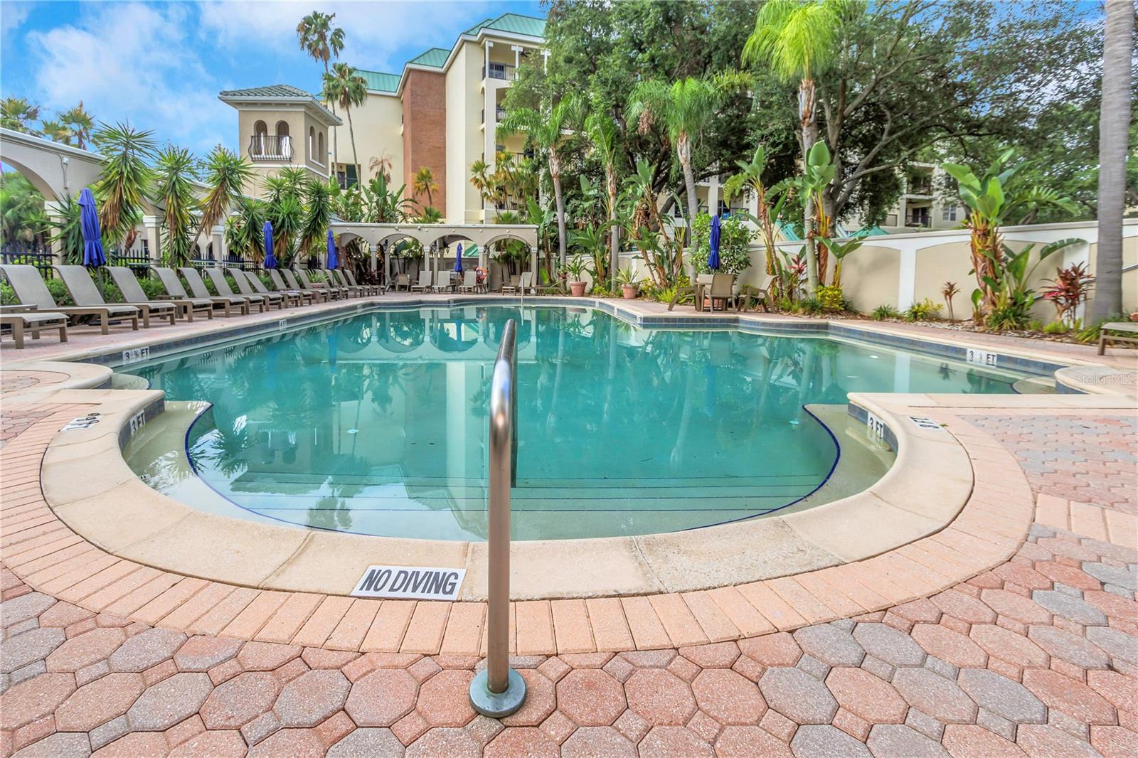 501 KNIGHTS RUN AVE #1209