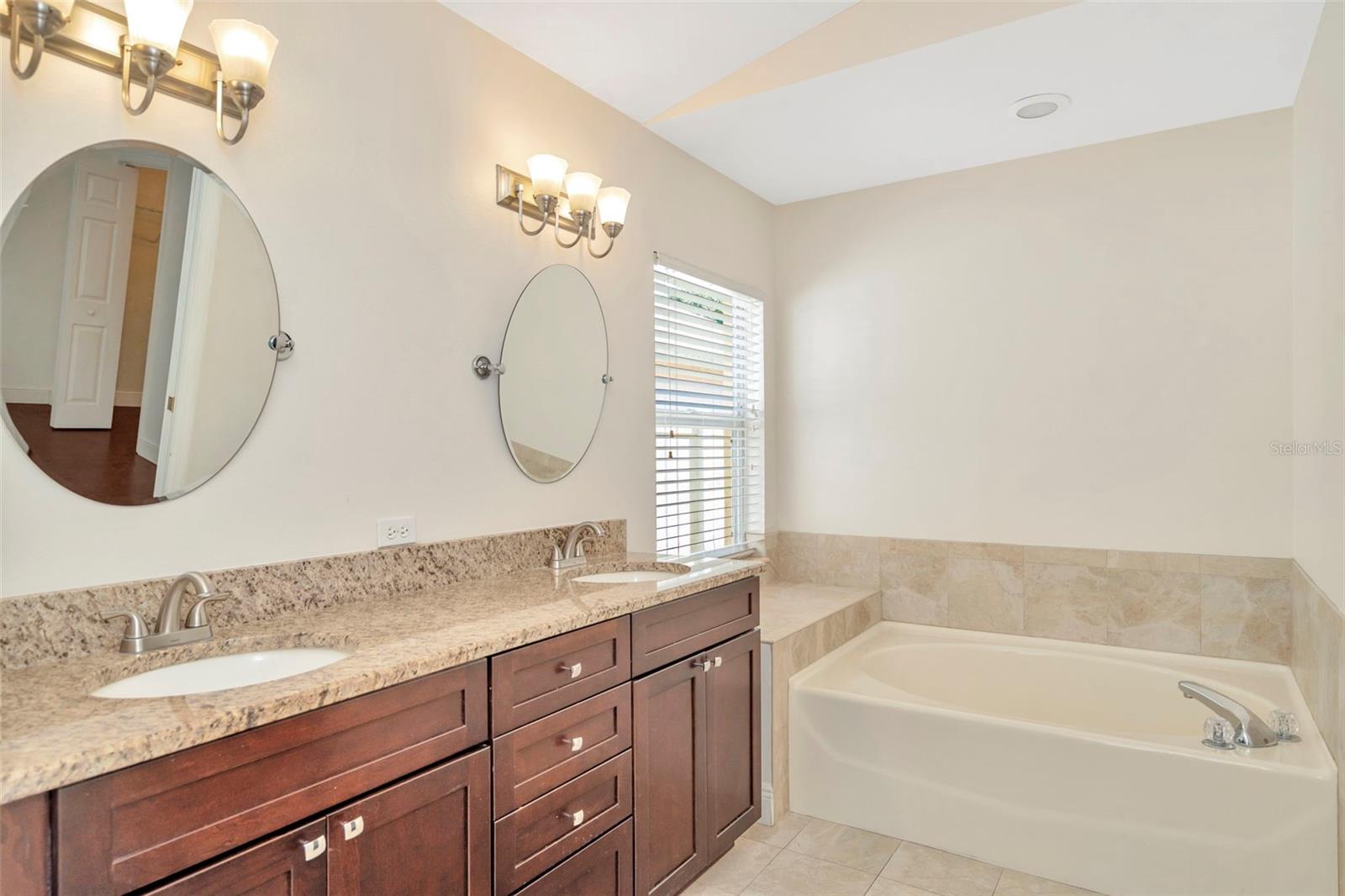 3837 LOCKRIDGE DR