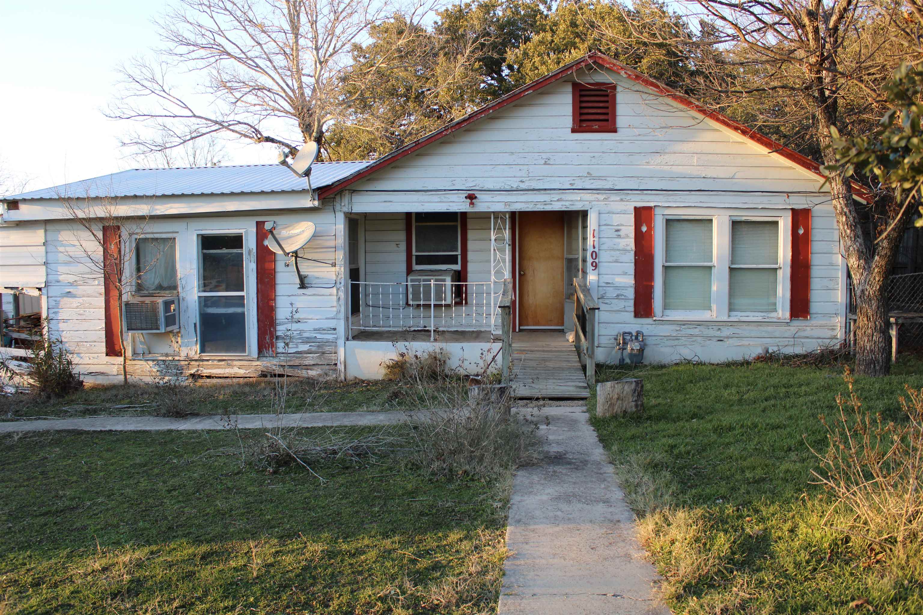 1109 W 1st Street
