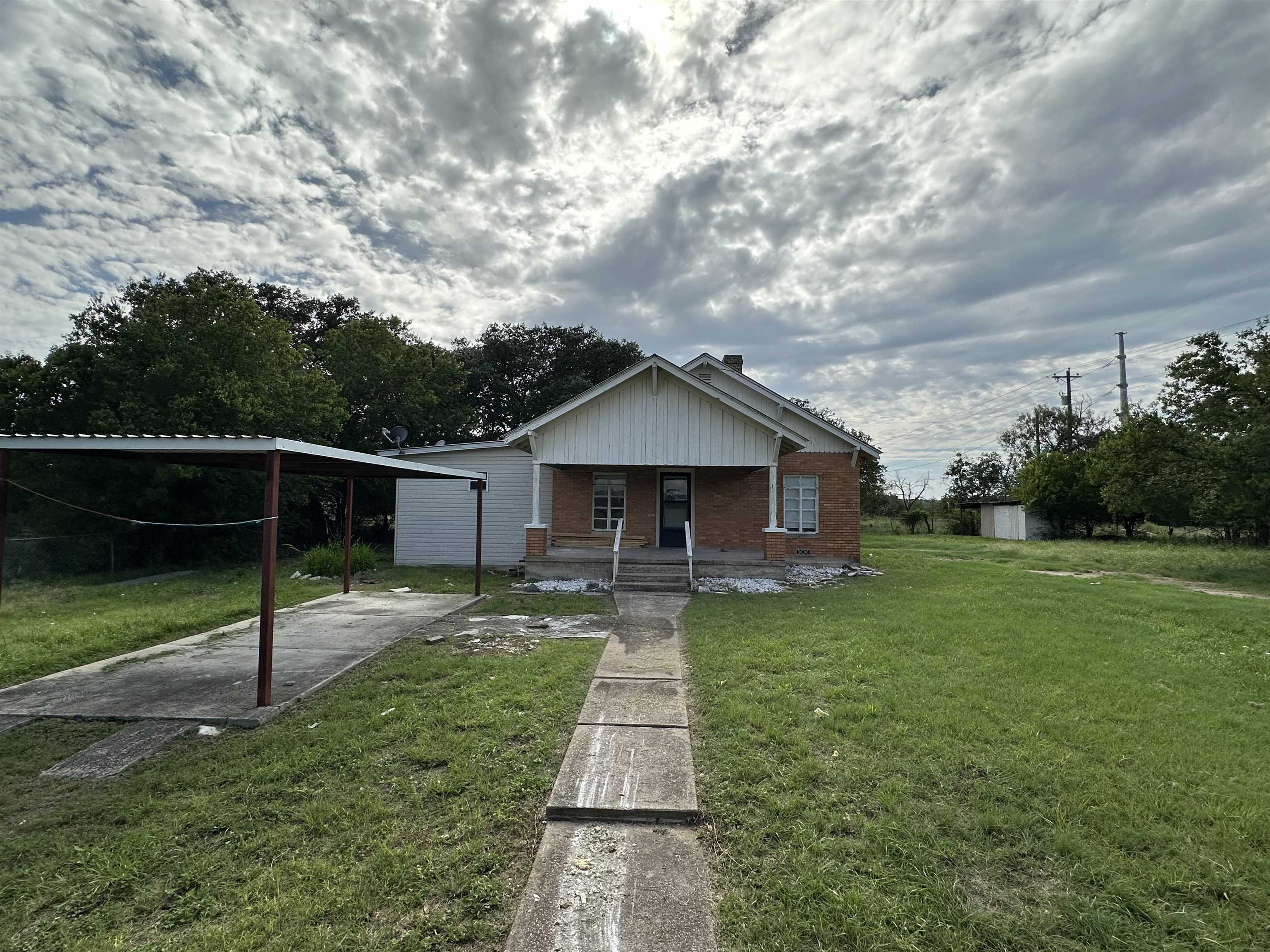 1712 FM 963